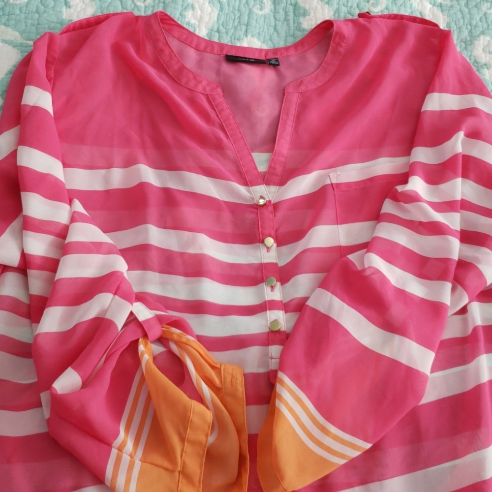 Sheer material button down top - Picture 2 of 4